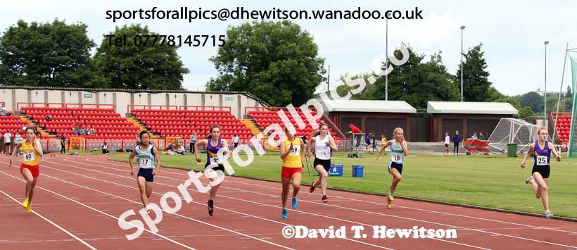 Girls 100 metres, Northern Inter-County Schools, Gateshead International Stadum. Photo: David T. Hewitson/Sports for All Pics